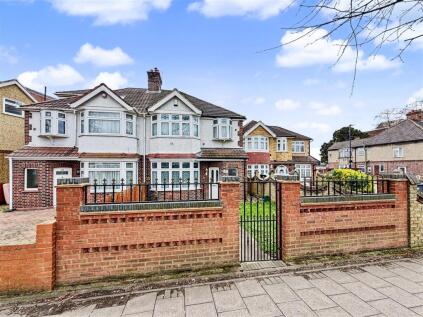 Bath Road, Cranford, TW5