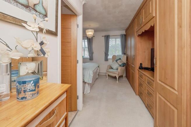4 bed Detached for sale Image 11