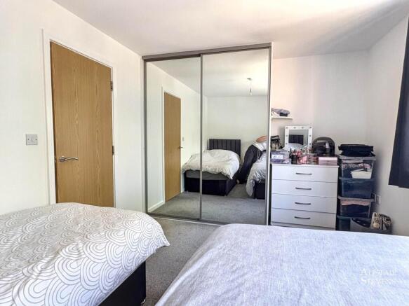 3 bed Town House for sale Image 11