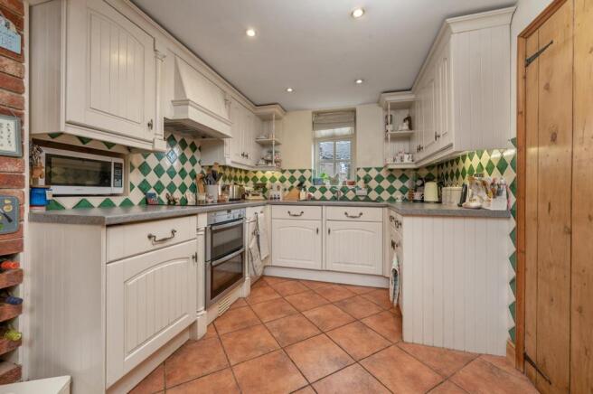 KITCHEN / DINING AREA