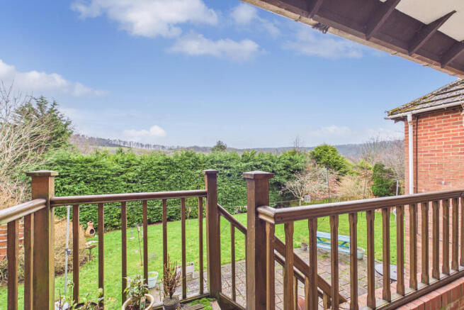 CAM04201G0-PR0140-STILL030