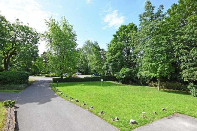 2 bed Flat for sale Image 12