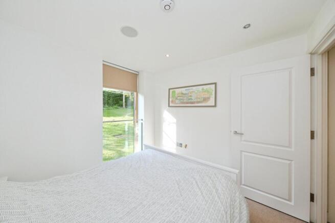2 bed Flat for sale Image 12