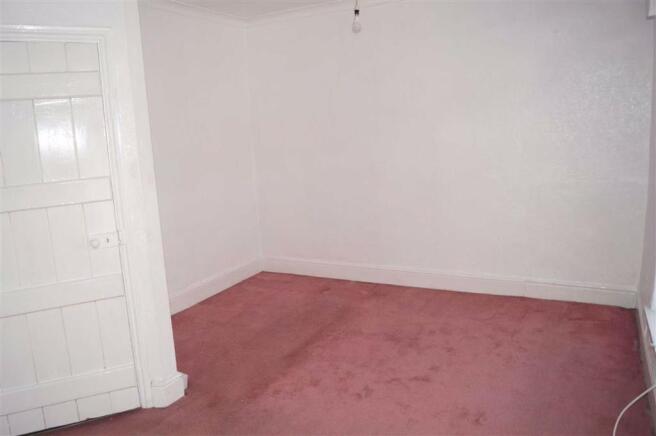 BEDROOM 1 (FRONT)