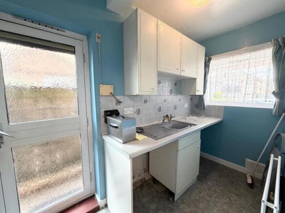 4 bed Semi-Detached for sale Image 6