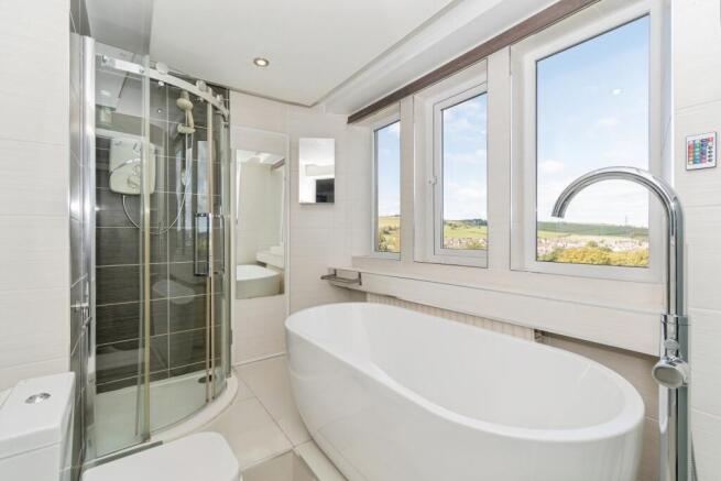 3 bed Terraced for sale Image 12