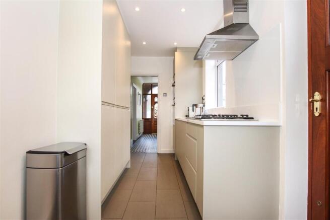LUXURY FITTED KITCHEN