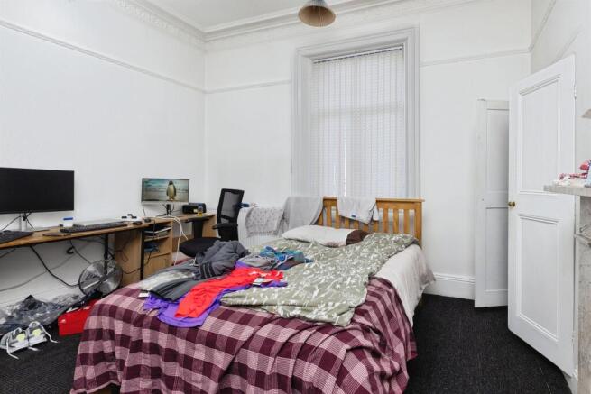 6 bed Semi-Detached for sale Image 4