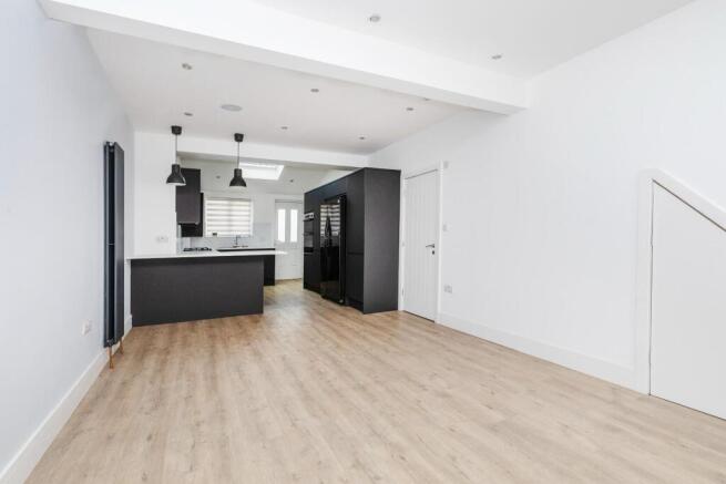 3 bed Terraced to rent Image 9