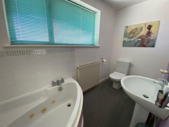 En-Suite Bathroom.jpg