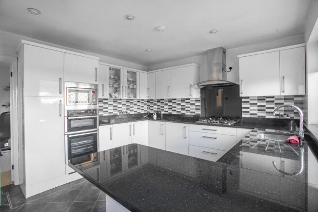 4 bed Detached Bungalow for sale Image 7