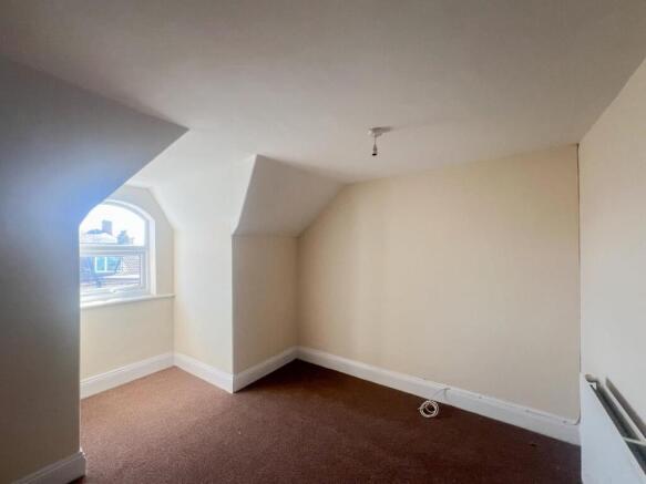 3 bed Flat to rent Image 10