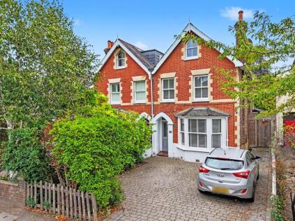 Milbourne Lane, Esher, KT10