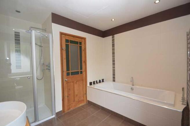 BATHROOM/WC