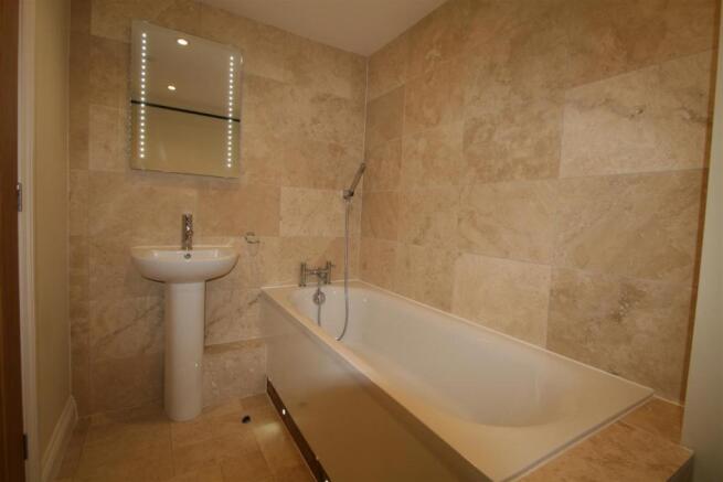 Flat 15 Old School House bathroom.JPG