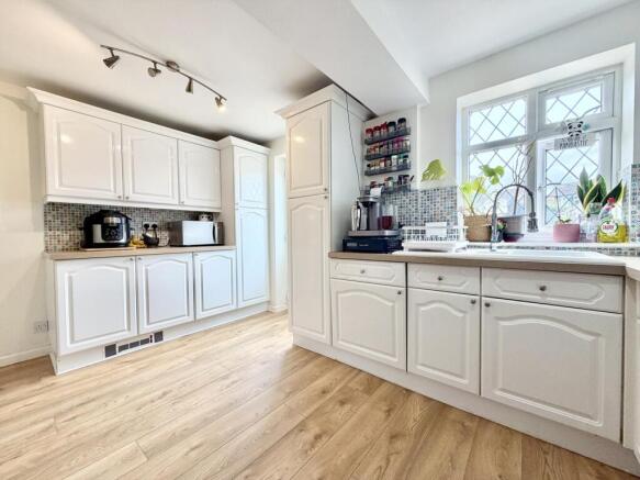 3 bed Semi-Detached for sale Image 11