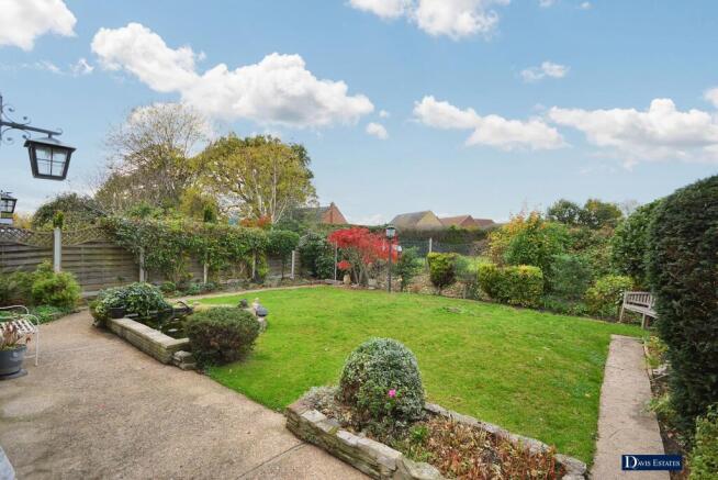 Great Nelmes Chase, Emerson Park, Hornchurch, RM11 photo 4