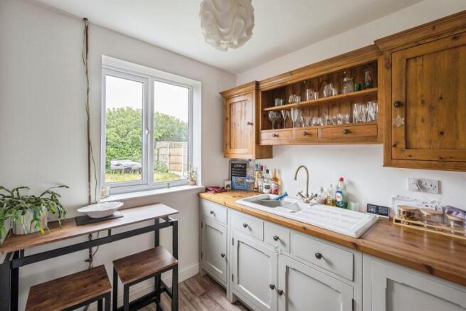 3 bed Semi-Detached for sale Image 8