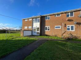18, Cowen Close, Crewkerne TA18 8JF