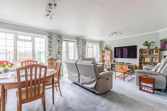 3 Kashmir Close, New Haw, KT15 3JD - 24.jpg