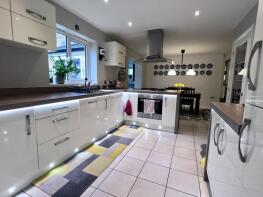 19, Hawthorne Grange, Pontefract WF8 1TP