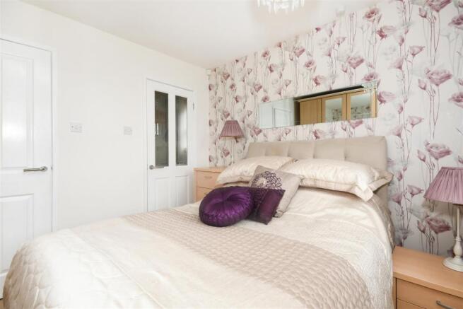 Bedroom 1 (3).jpg