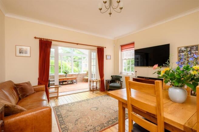 5 bed Detached for sale Image 7