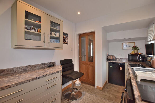 3 bed Semi-Detached for sale Image 6