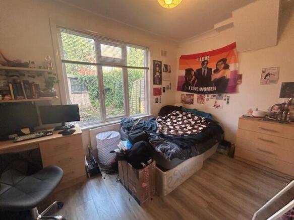 5 bed Semi-Detached to rent Image 4