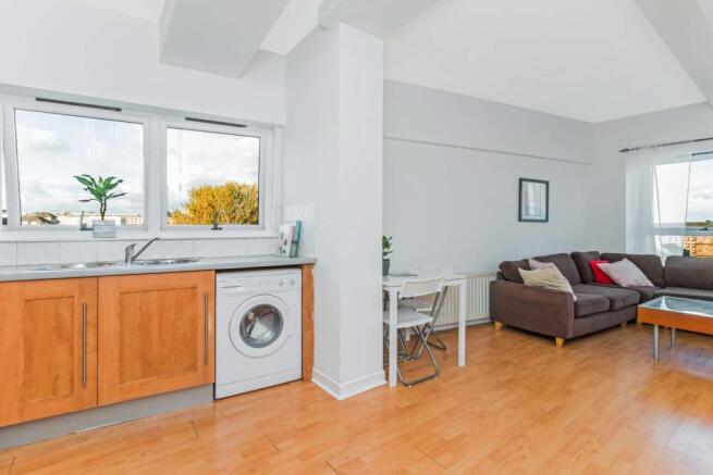 Kitchen / Lounge