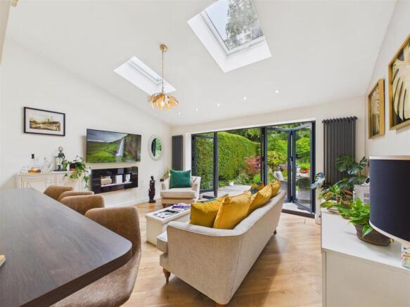 3 bed Semi-Detached for sale Image 6