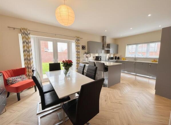 Rochester Drive, Burscough, L40 photo 4