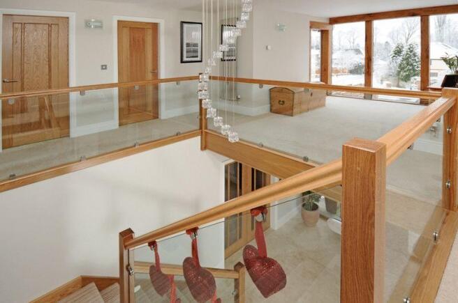 GALLERIED LANDING