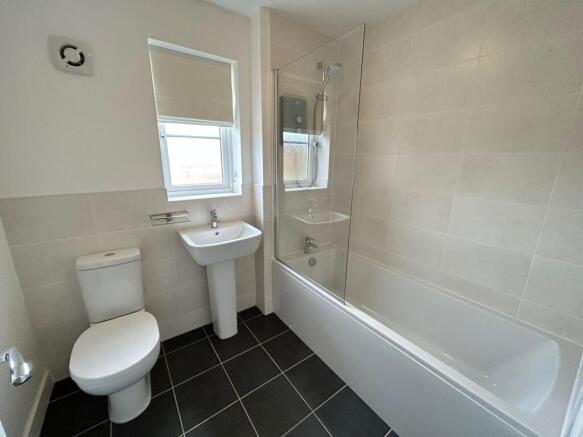 3 bed Detached to rent Image 8