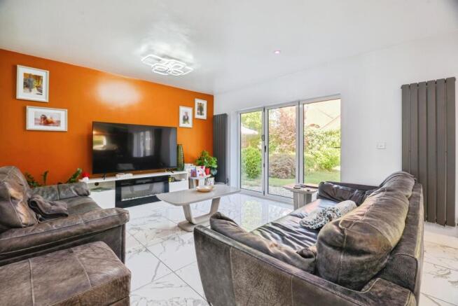 4 bed Detached for sale Image 4
