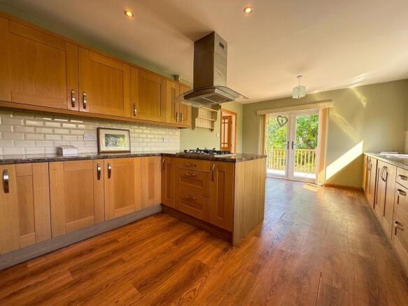 6 bed Detached for sale Image 3