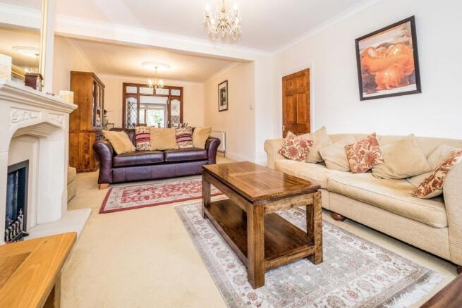 Lounge/Dining Room