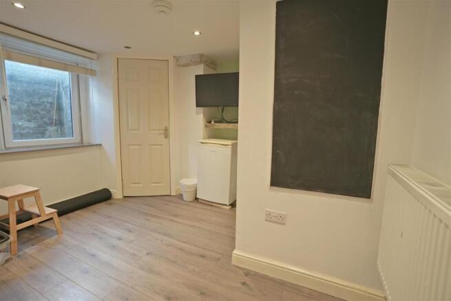 2 bed Terraced for sale Image 8