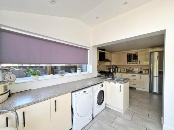 3 bed Town House for sale Image 8