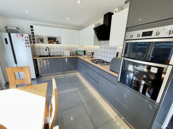 KITCHEN DINER2.jpg