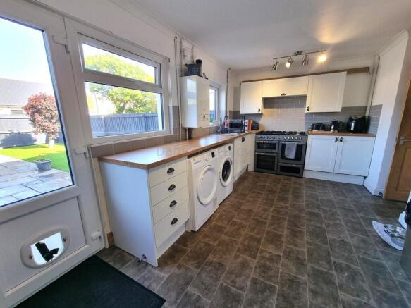 Kitchen/ Breakfast Room