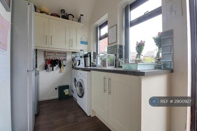 6 bed Semi-Detached to rent Image 9