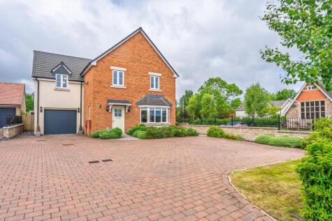 Executive detached home situated on popular Mendip Gate development in Churchill