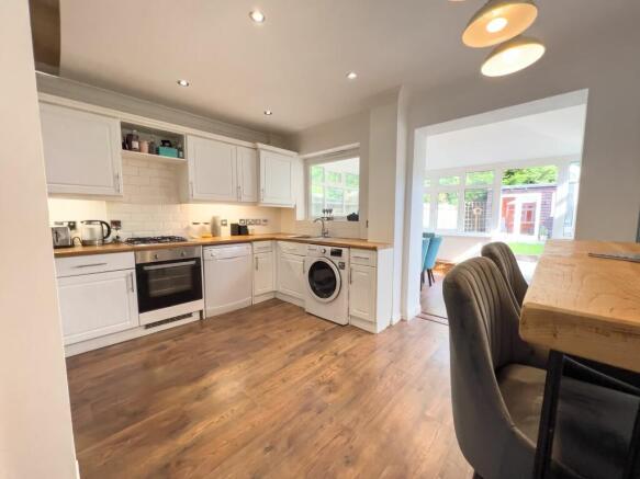KITCHEN/BREAKFAST ROOM
