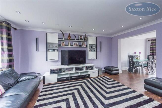 WELL PROPORTIONED LOUNGE
