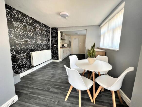 1 bed House Share to rent Image 6