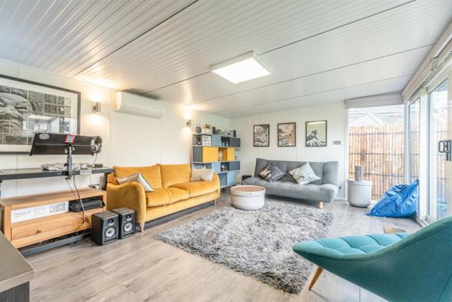 Deluxe Home Office - Interior