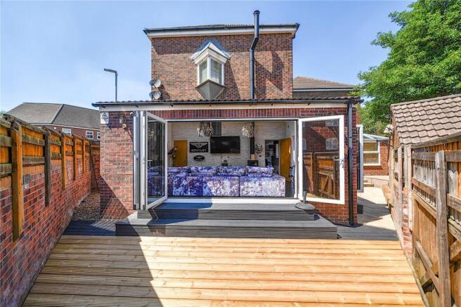 5 bed Detached for sale Image 8