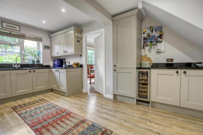 4 bed Detached for sale Image 6