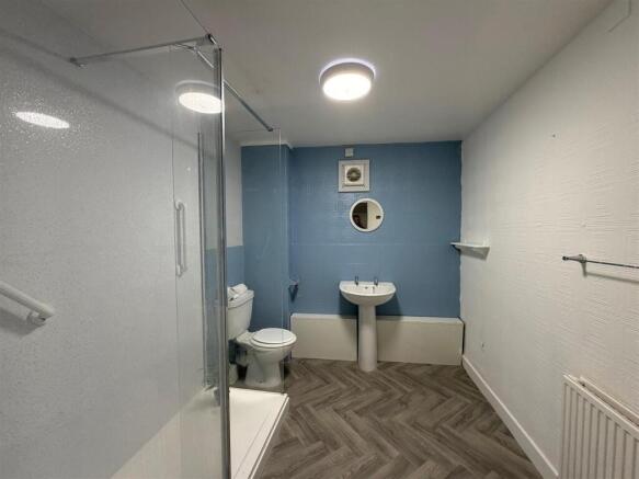 2 bed Ground Flat to rent Image 6